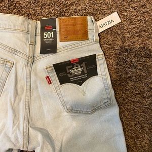 Brand New w/ Tags ✨✨✨ Levi’s High Rise/Straight Leg 501 Cropped Jeans